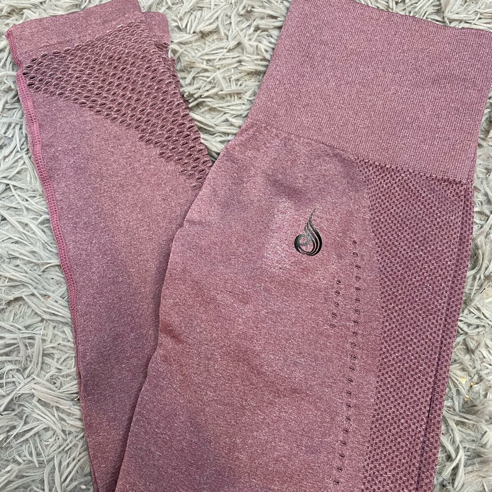 Seamless staple ryderwear leggings